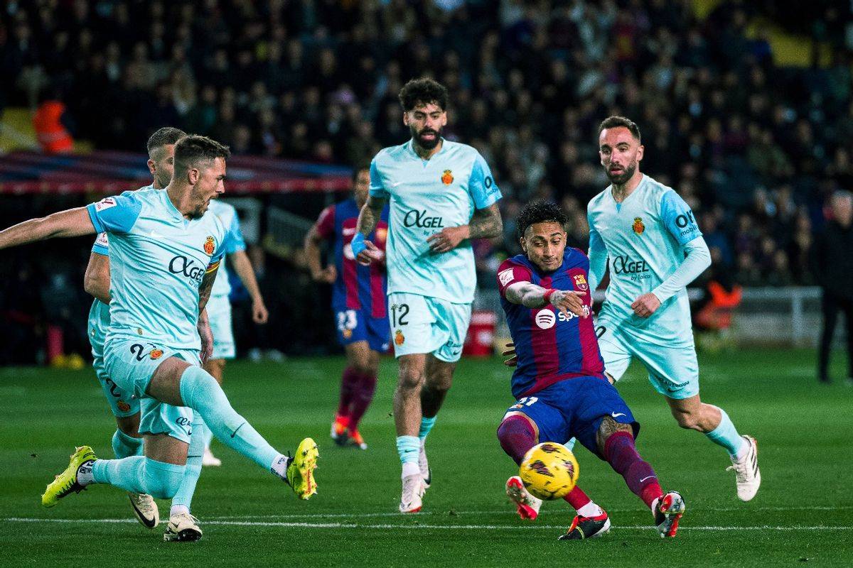 包含巴塞罗那奋战晋级，成功杀入欧冠八强的词条