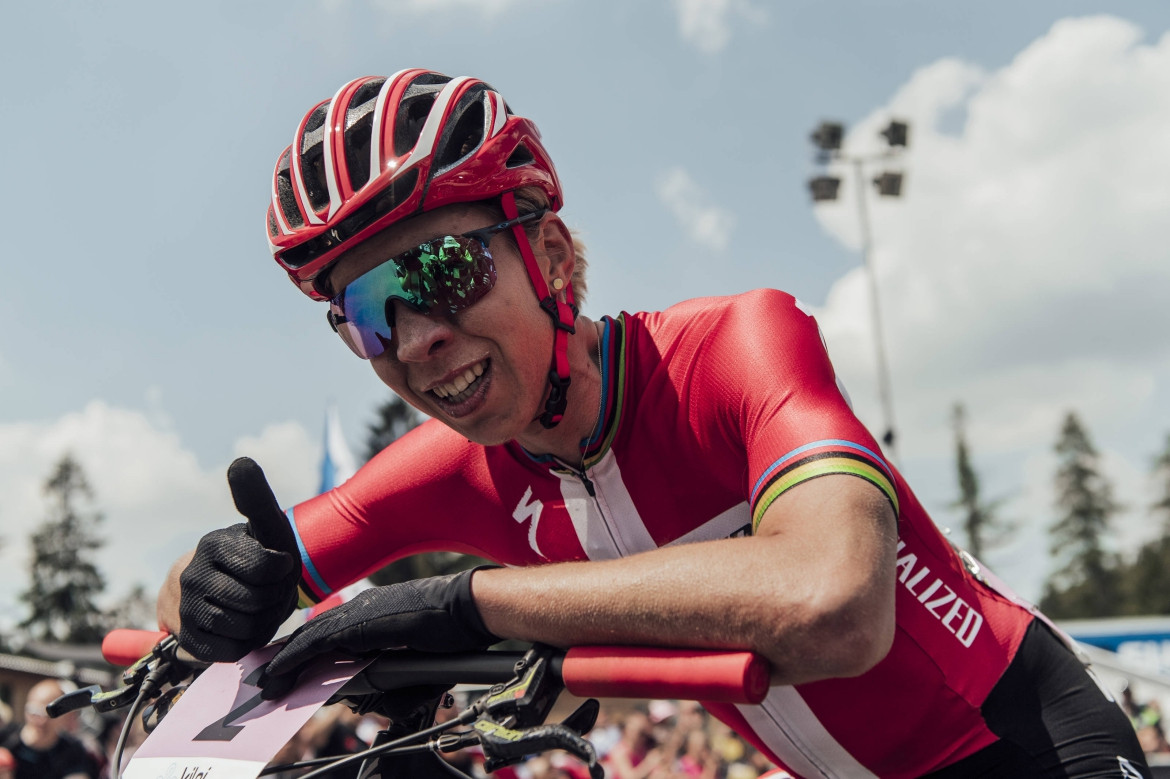 捷克逆转击败对手，黄金积分领先