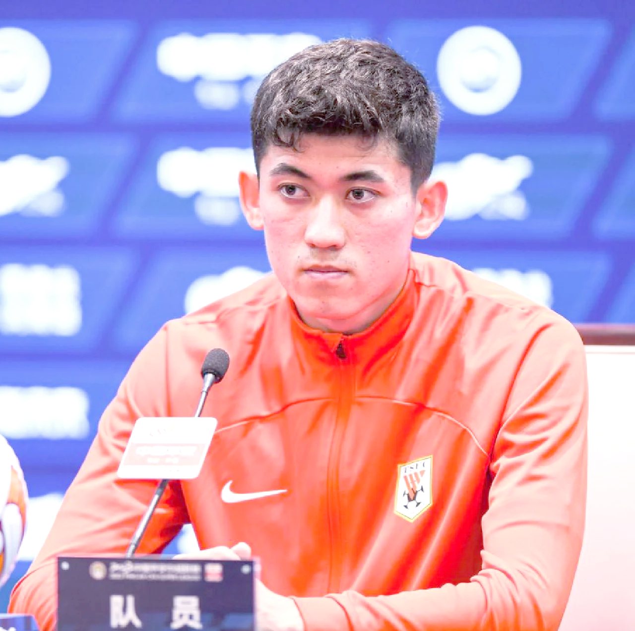 半岛体育投注-包含猛龙主帅赞赏年轻球员，称其是未来之星的词条