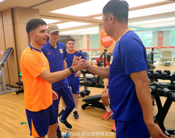 半岛体育入口-外援球员适应能力惊人，短时间内融入球队的简单介绍