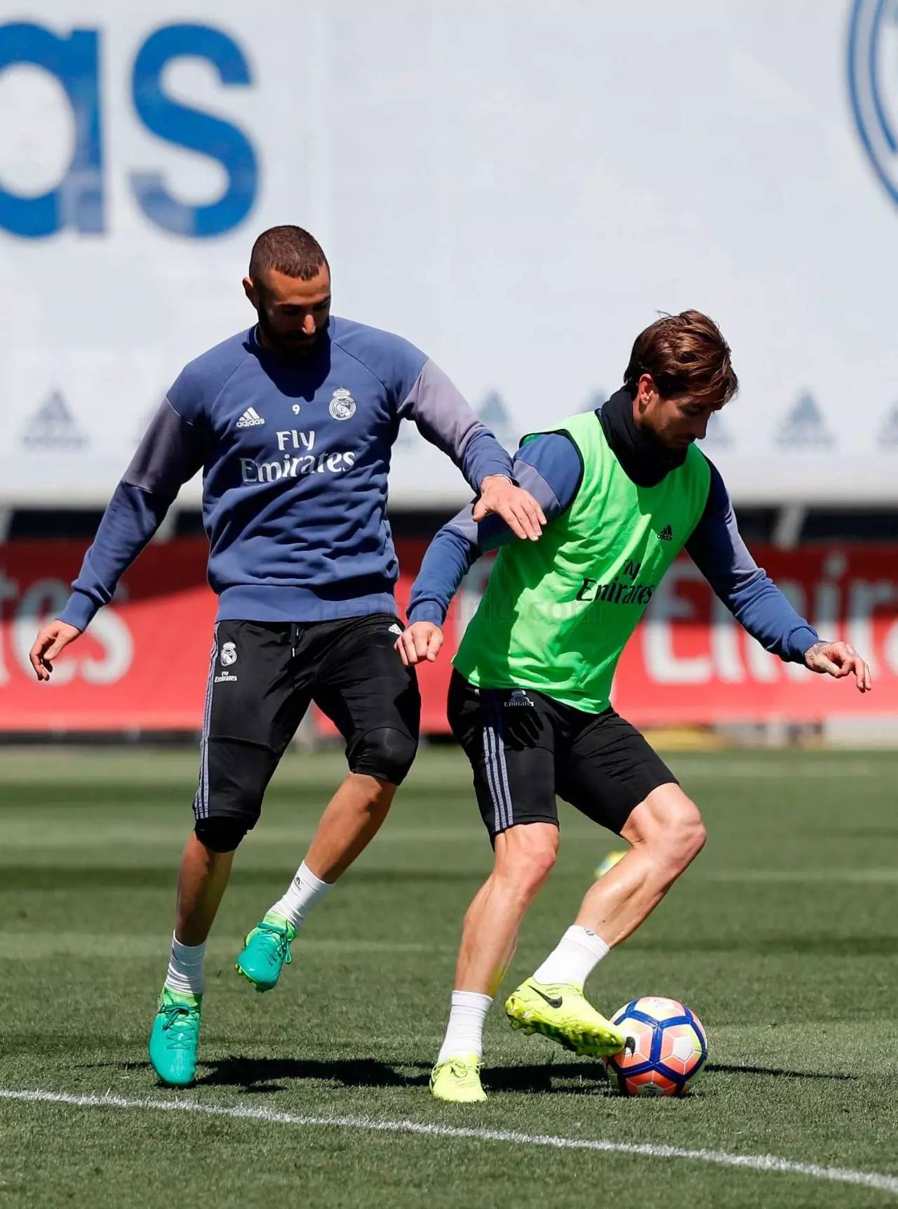 关于瓦伦西亚大胜，稳居中上游位置的信息