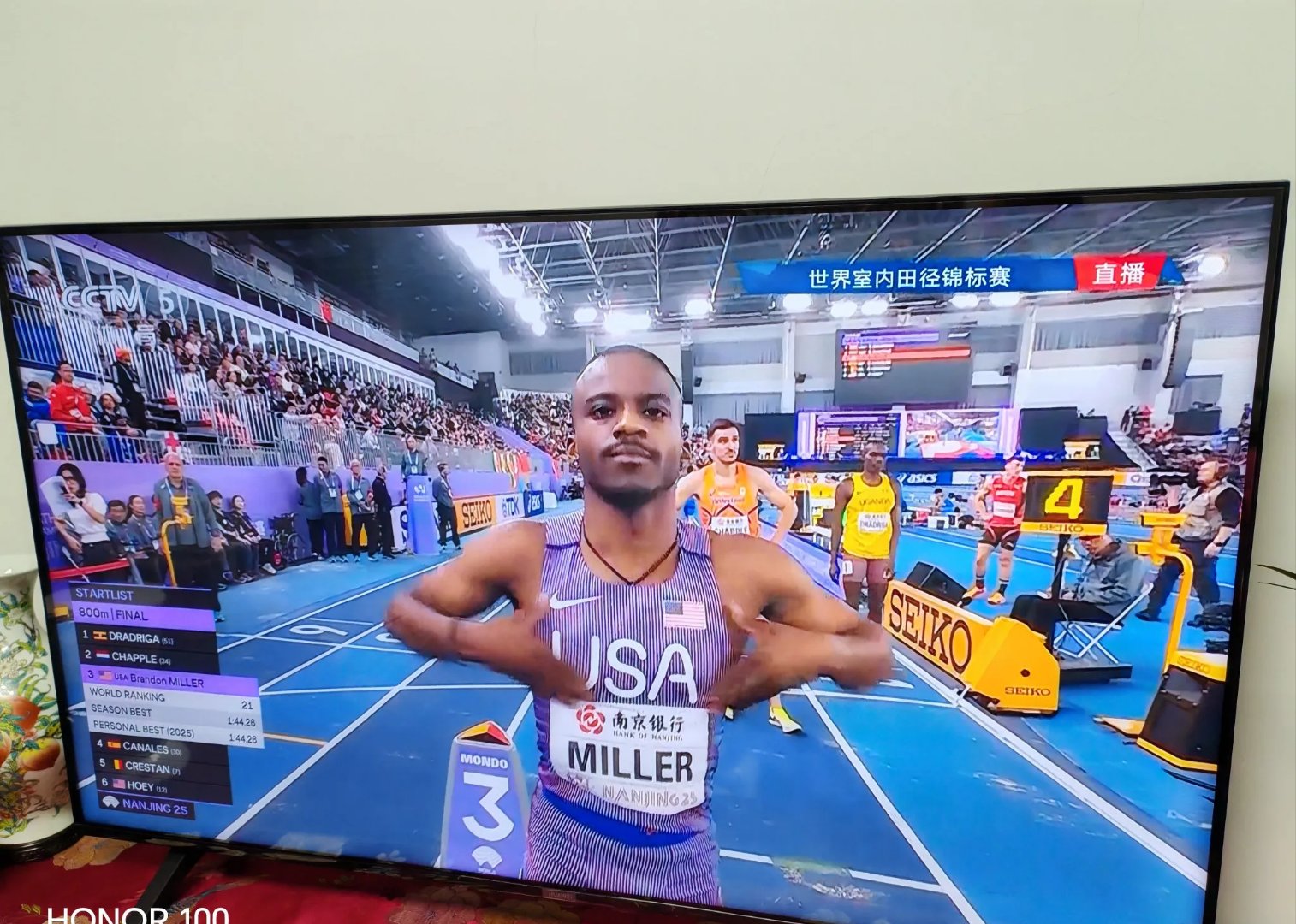 半岛体育亚洲官网-美国田径选手轻松晋级，实现连胜的简单介绍