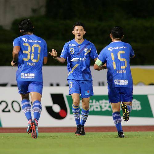 球队精神饱满取得比赛胜利，士气高昂的简单介绍