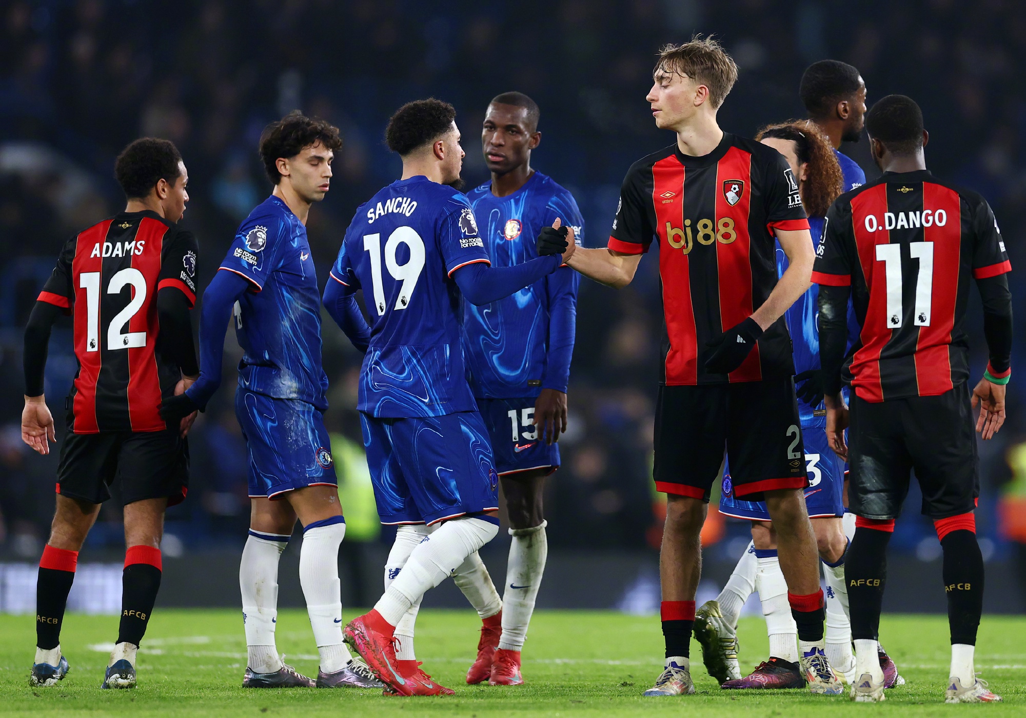 半岛体育直播-足球比赛中传来连场胜利的好消息