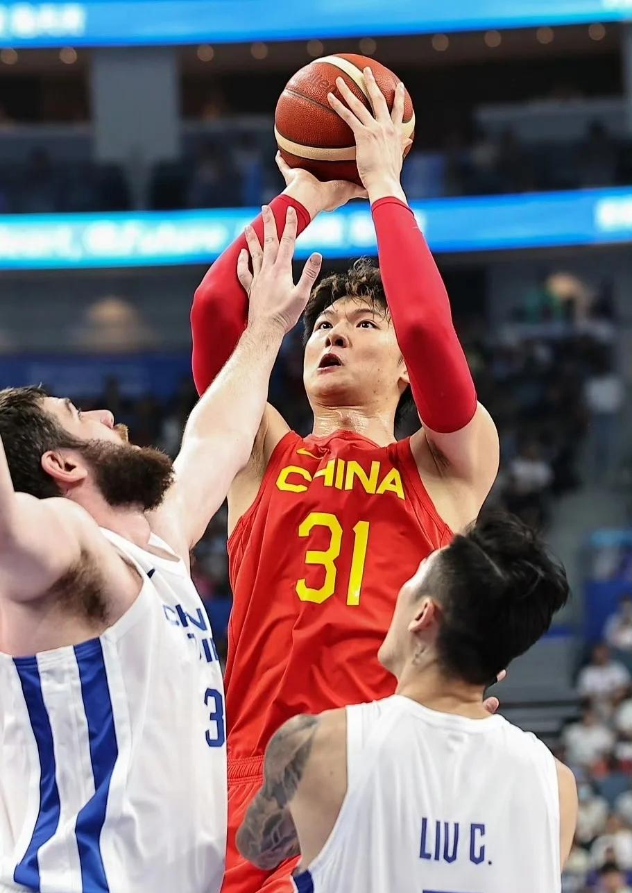 CBA全明星赛中华队大胜，王哲林荣膺MVP