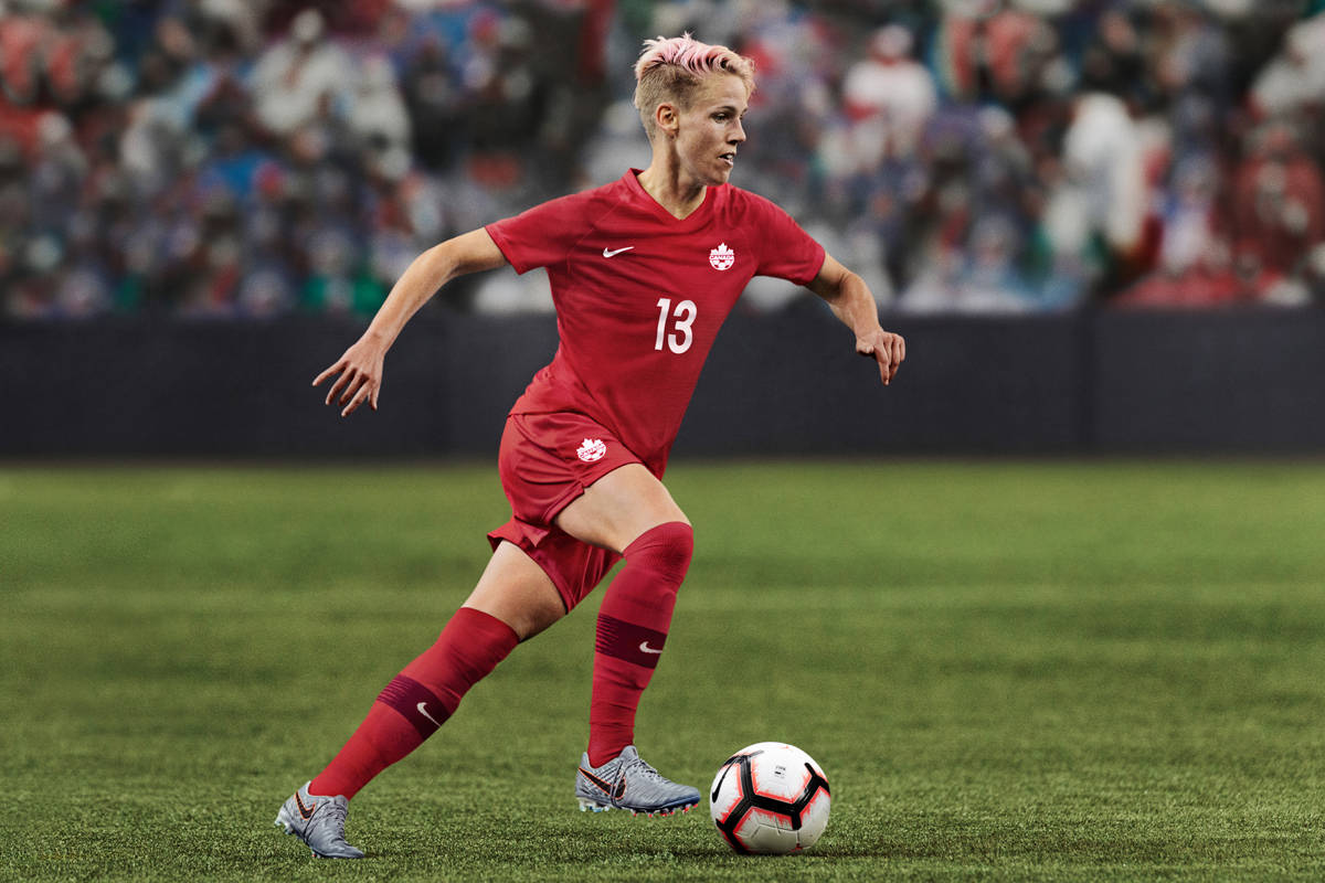 本赛季女足比赛中，这名球员表现极其出色