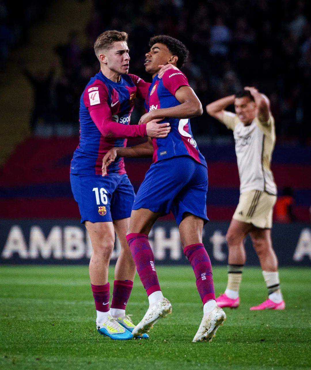 格拉纳达战平西班牙人，誓死拼搏冲向胜利的简单介绍