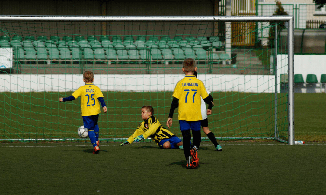 半岛体育活动-包含教练组严格管理，球员状态逐渐回暖的词条