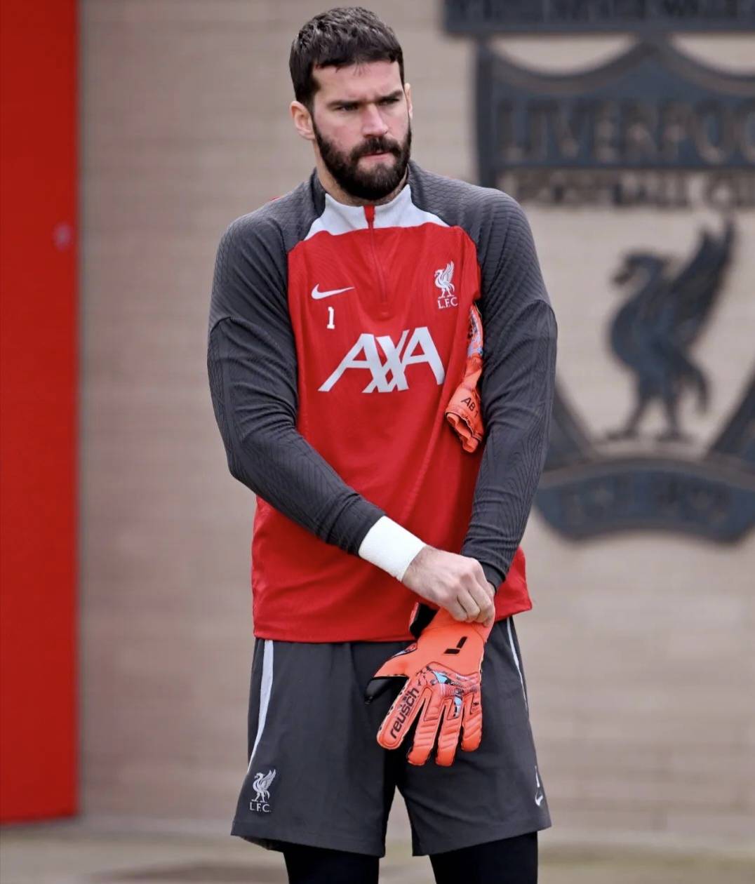 半岛体育教练-包含门神再挺身！利物浦稳坐主场保个金身的词条