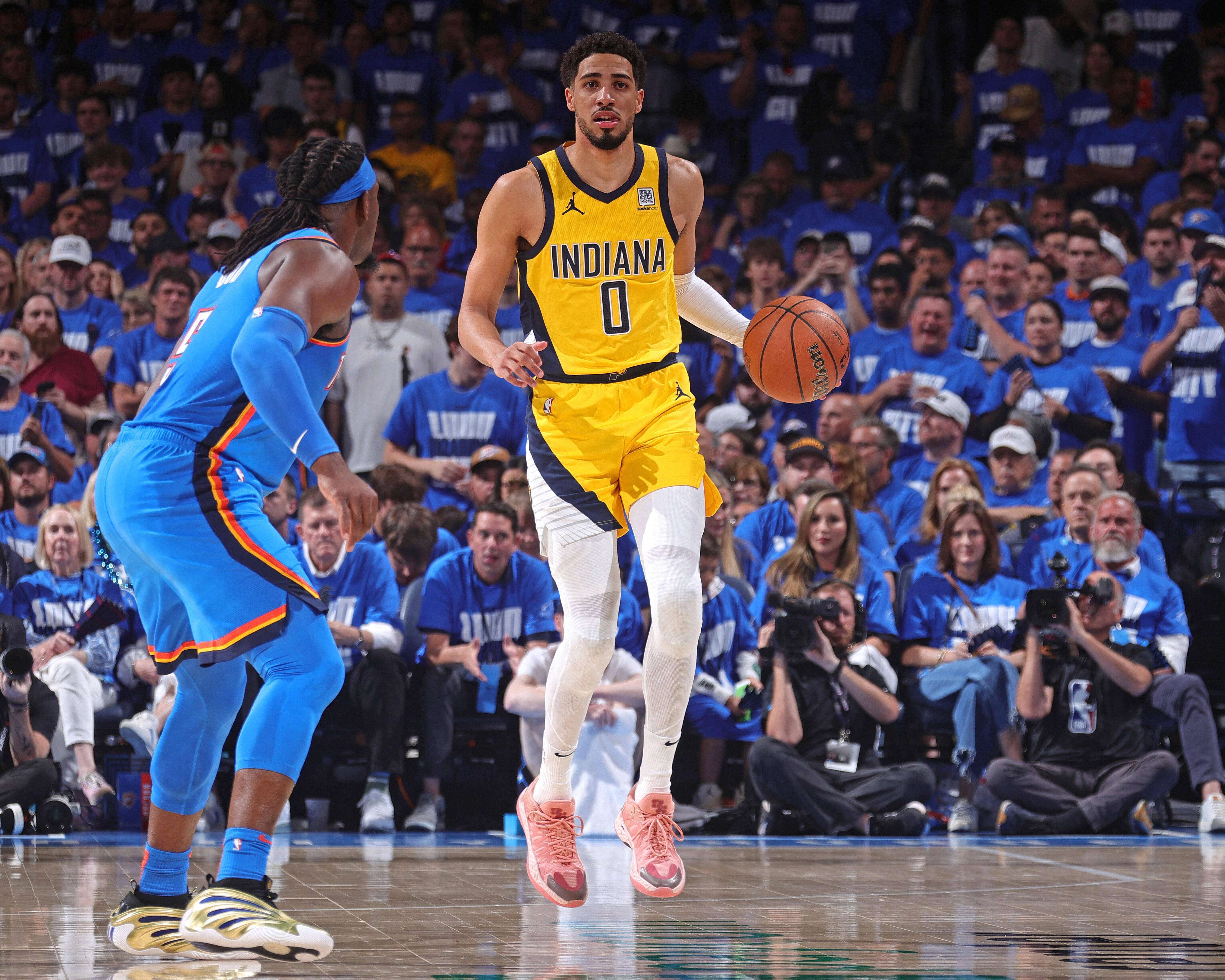 国王队内线控卫稳扎稳打两场连胜气势如虹