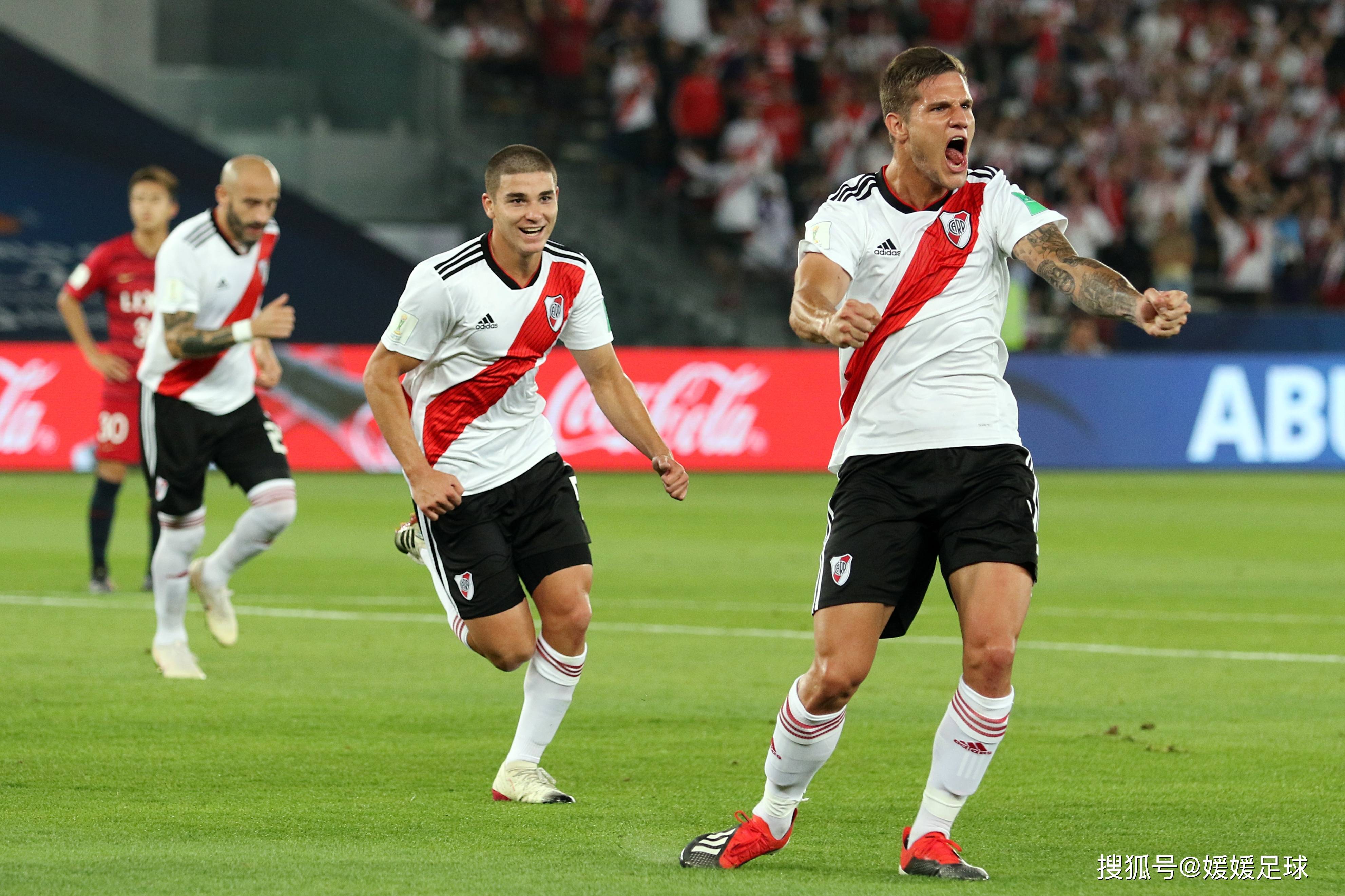 包含沙尔克主场大破对手,表现令人瞩目的词条 包含沙尔克主场大破对手,表现令人瞩目的词条