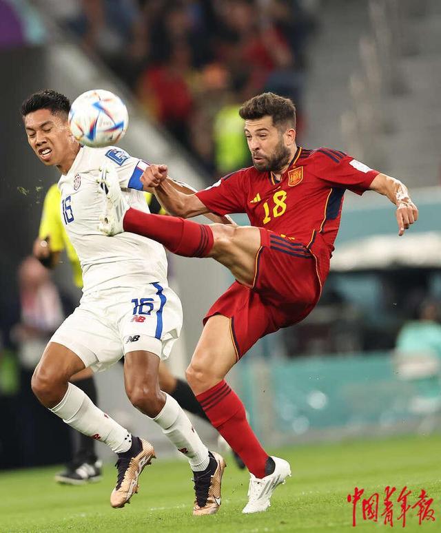 足球比赛中的精湛技艺令人赞叹