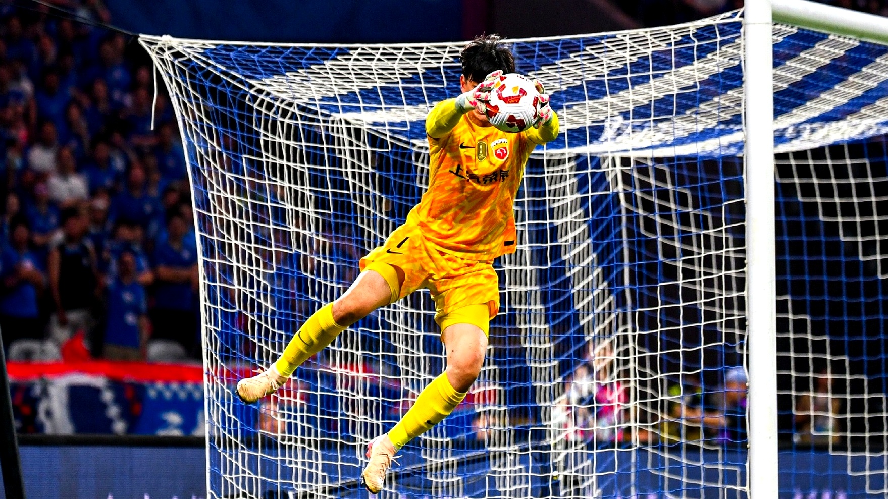 包含中超联赛再掀高潮，球场上风云变幻的词条