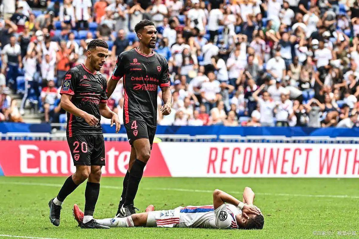 半岛体育电竞-包含门兴取得主场胜利，豪夺法甲积分榜第一的词条